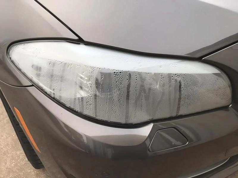 Parujące reflektory LED – kiedy to norma, a kiedy sygnał usterki?
